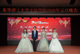 文心向暖歌盛世，骏马乘风赴锦程...